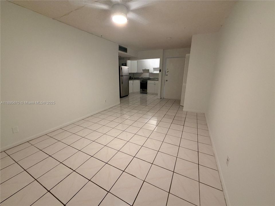 Active With Contract: $2,000 (1 beds, 1 baths, 600 Square Feet)