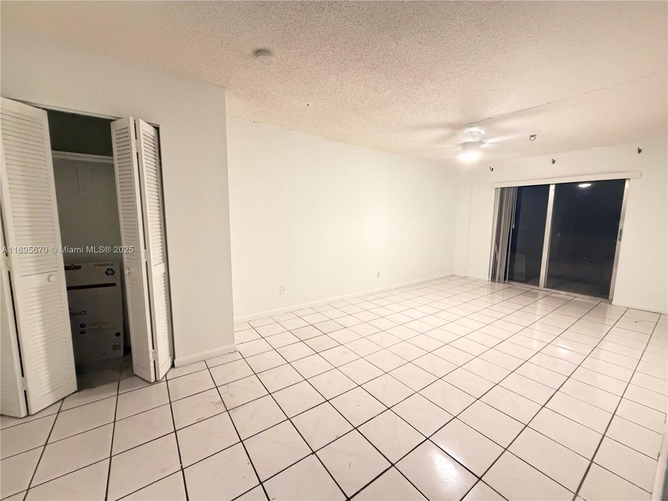 Active With Contract: $2,000 (1 beds, 1 baths, 600 Square Feet)