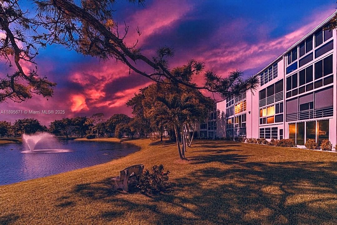 For Sale: $250,000 (2 beds, 2 baths, 1000 Square Feet)