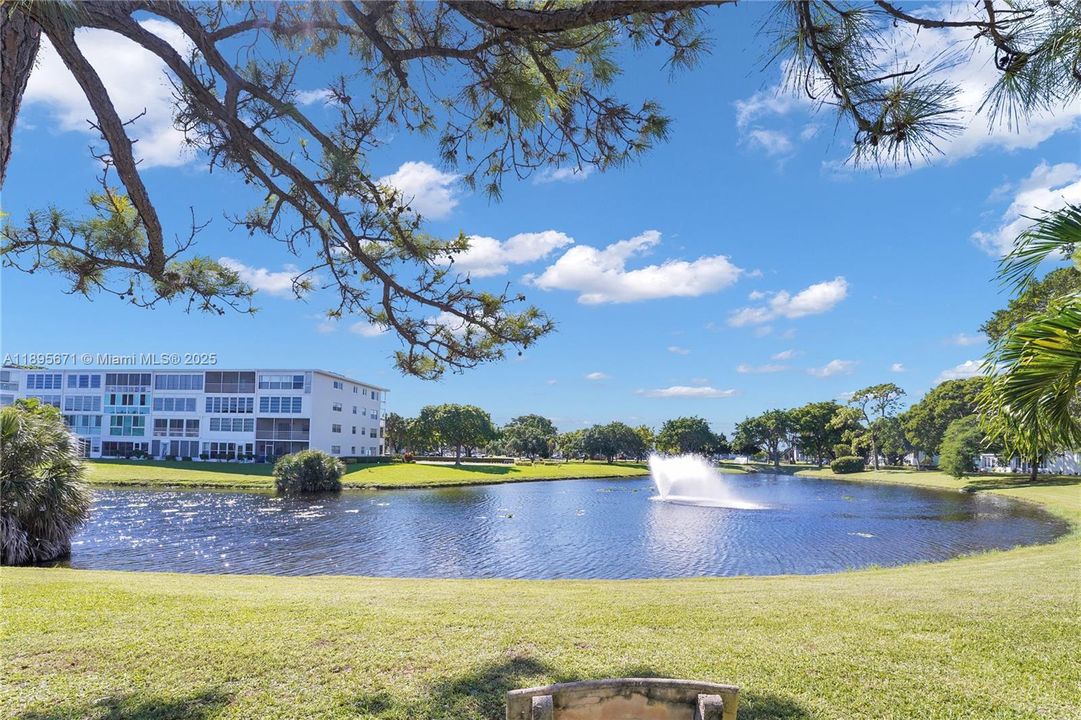 For Sale: $250,000 (2 beds, 2 baths, 1000 Square Feet)