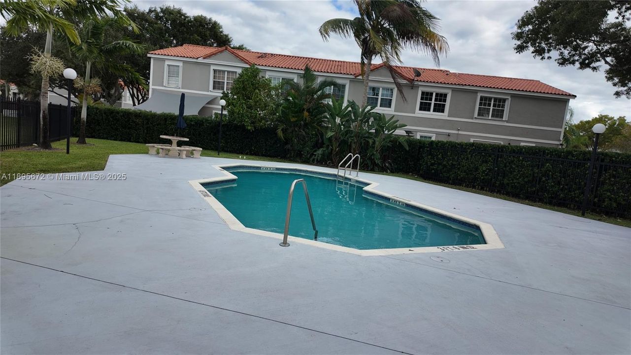 待售: $445,000 (3 贝兹, 2 浴室, 1588 平方英尺)