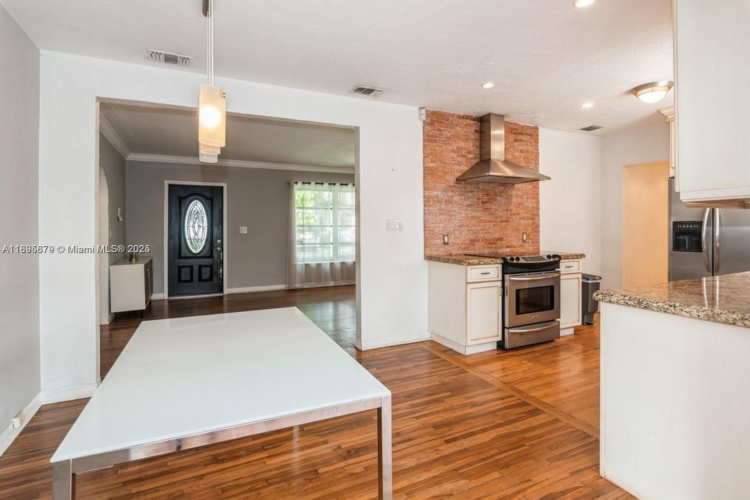 For Rent: $6,750 (2 beds, 2 baths, 1300 Square Feet)