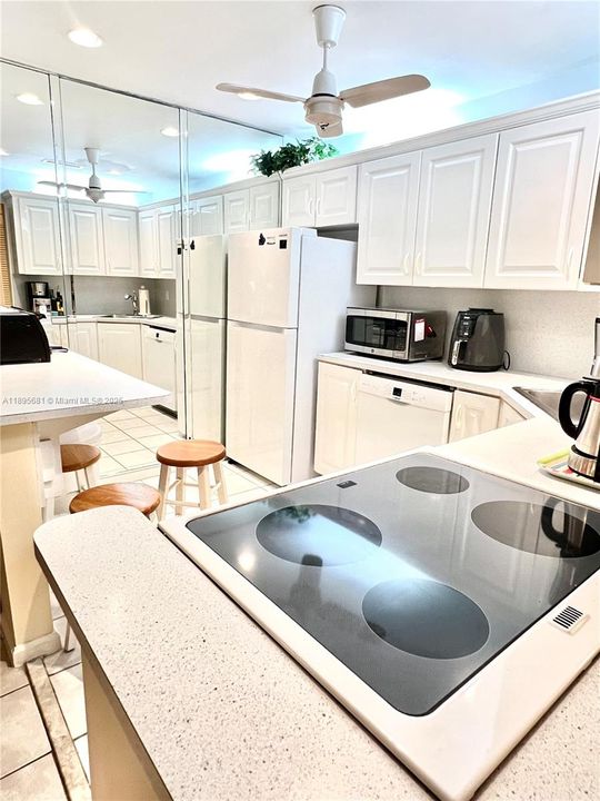 合同活跃: $3,200 (2 贝兹, 2 浴室, 1200 平方英尺)