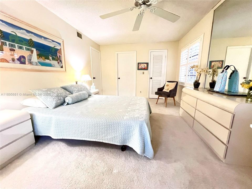 合同活跃: $3,200 (2 贝兹, 2 浴室, 1200 平方英尺)