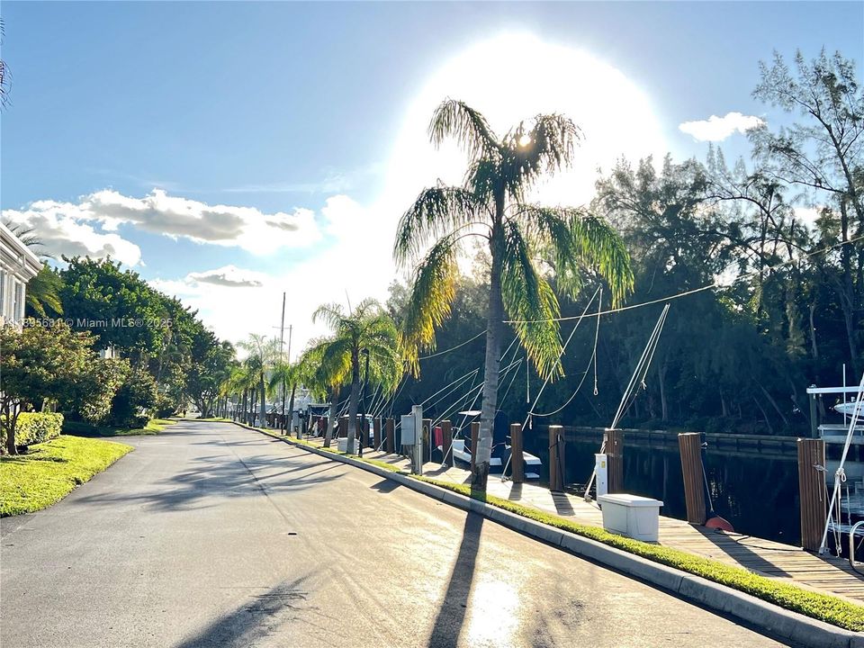 合同活跃: $3,200 (2 贝兹, 2 浴室, 1200 平方英尺)