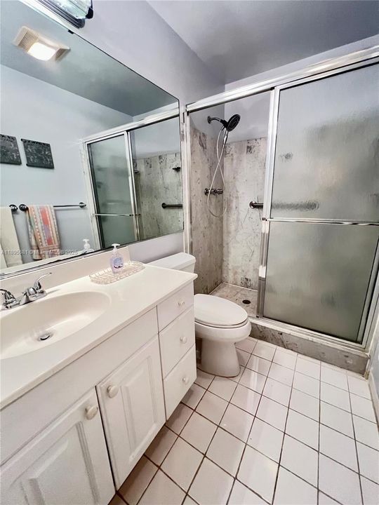 合同活跃: $3,200 (2 贝兹, 2 浴室, 1200 平方英尺)