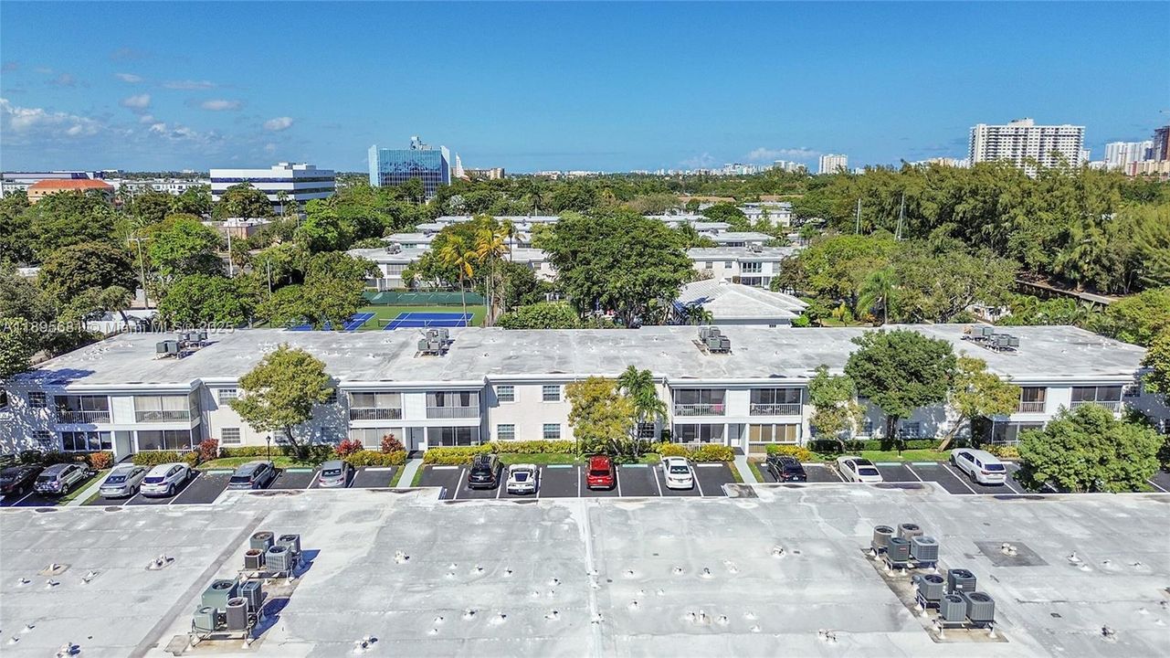 合同活跃: $3,200 (2 贝兹, 2 浴室, 1200 平方英尺)