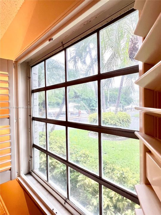 合同活跃: $3,200 (2 贝兹, 2 浴室, 1200 平方英尺)