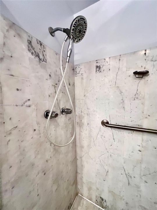 合同活跃: $3,200 (2 贝兹, 2 浴室, 1200 平方英尺)