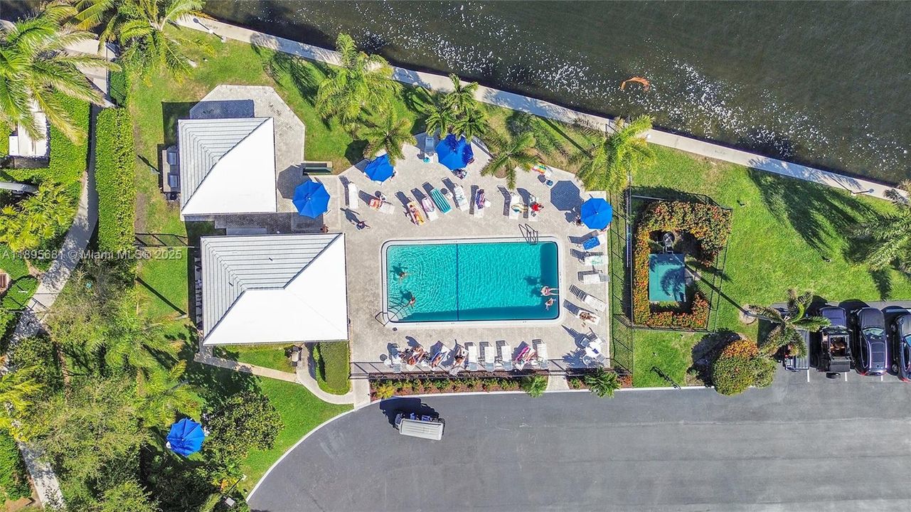 合同活跃: $3,200 (2 贝兹, 2 浴室, 1200 平方英尺)