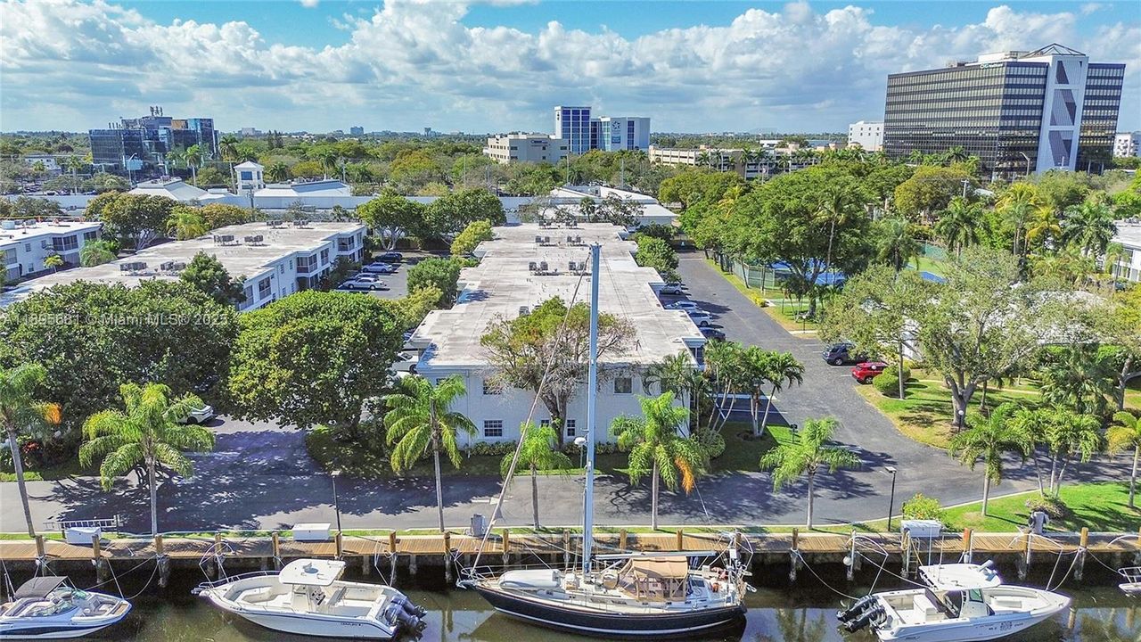 合同活跃: $3,200 (2 贝兹, 2 浴室, 1200 平方英尺)