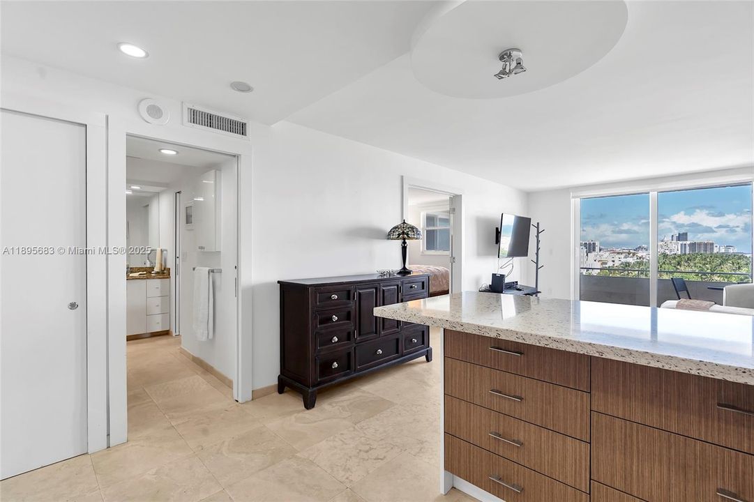 For Sale: $679,000 (1 beds, 1 baths, 654 Square Feet)