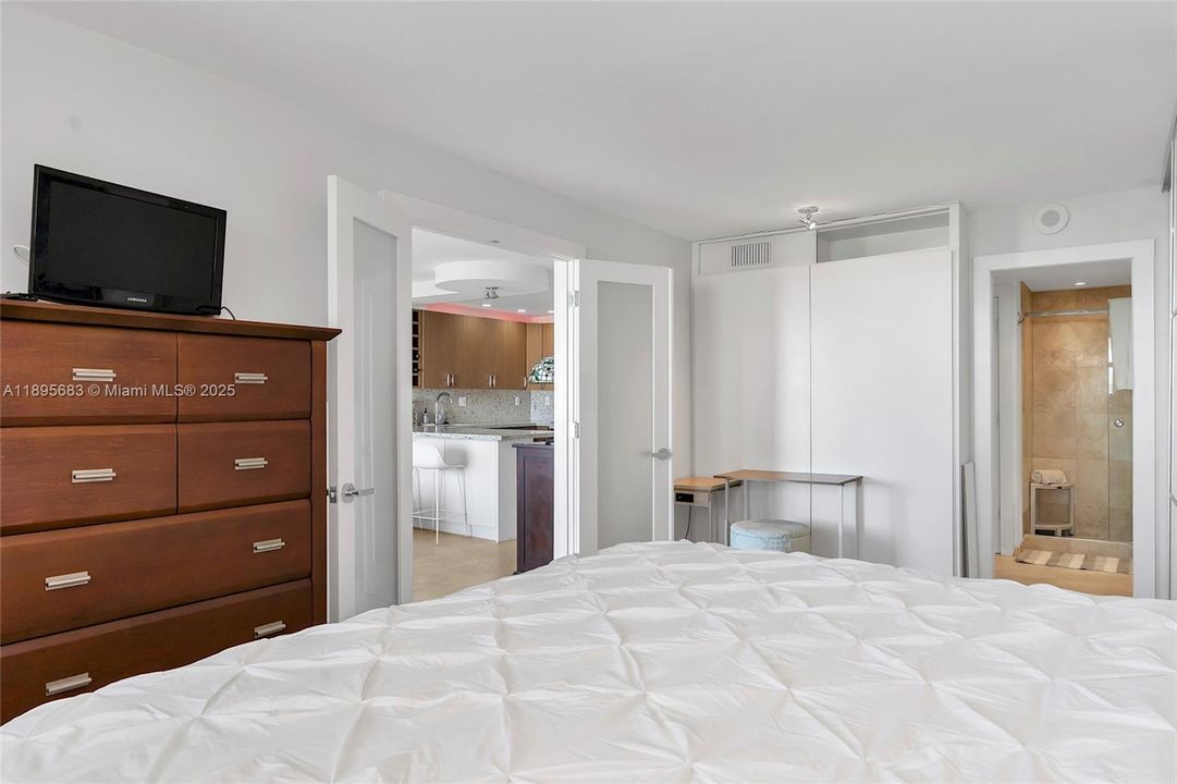 For Sale: $679,000 (1 beds, 1 baths, 654 Square Feet)