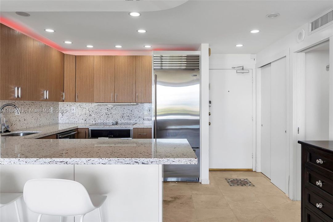 For Sale: $679,000 (1 beds, 1 baths, 654 Square Feet)