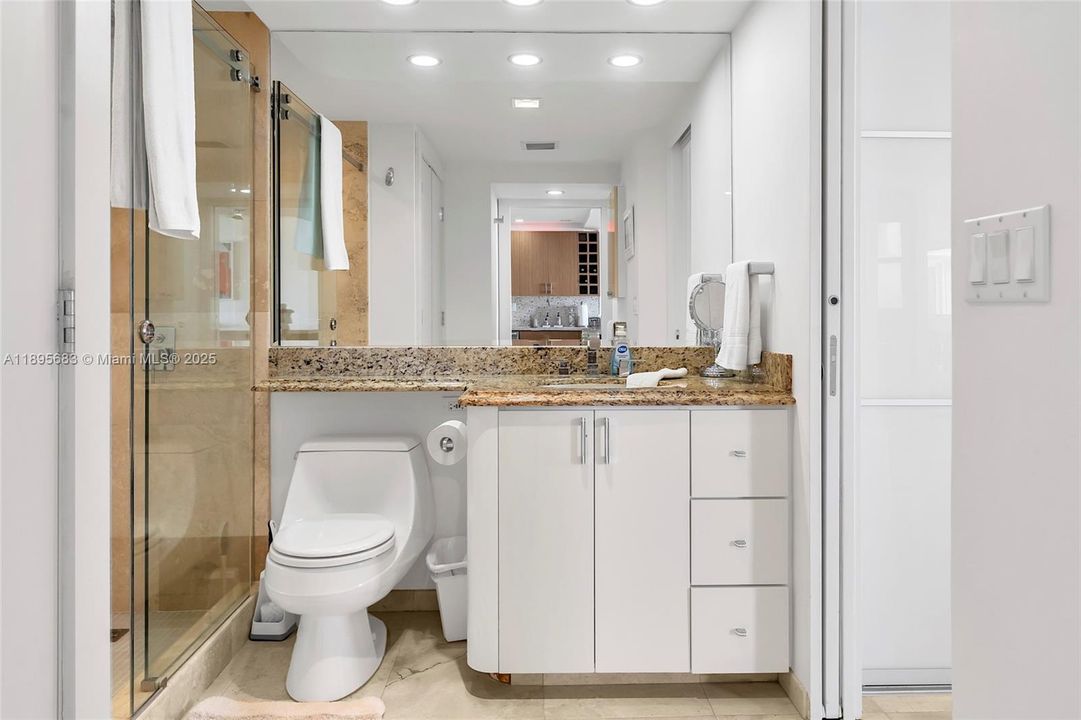 For Sale: $679,000 (1 beds, 1 baths, 654 Square Feet)