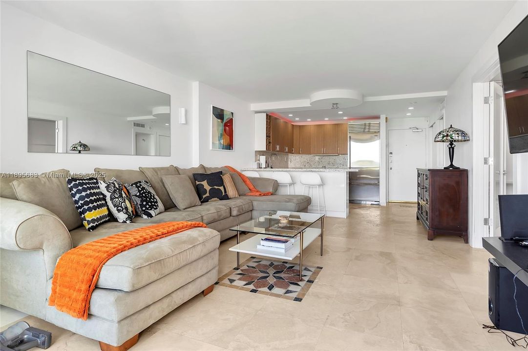 For Sale: $679,000 (1 beds, 1 baths, 654 Square Feet)
