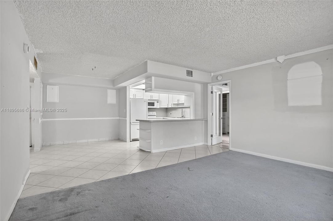 Active With Contract: $129,900 (2 beds, 2 baths, 920 Square Feet)