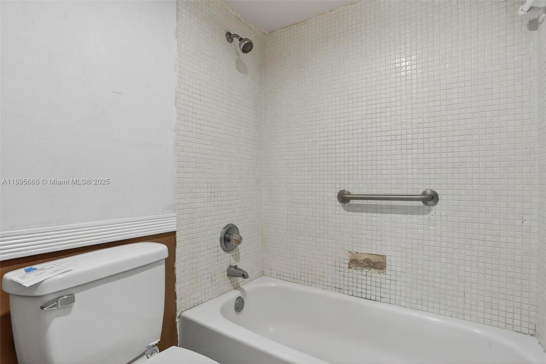 Active With Contract: $129,900 (2 beds, 2 baths, 920 Square Feet)