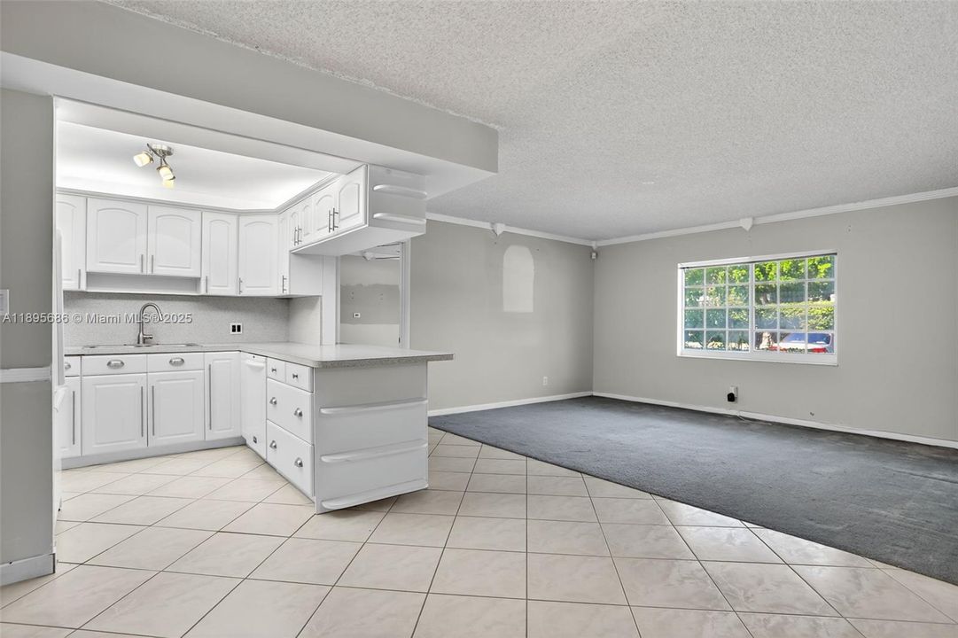 Active With Contract: $129,900 (2 beds, 2 baths, 920 Square Feet)