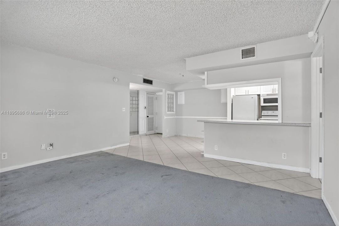 Active With Contract: $129,900 (2 beds, 2 baths, 920 Square Feet)