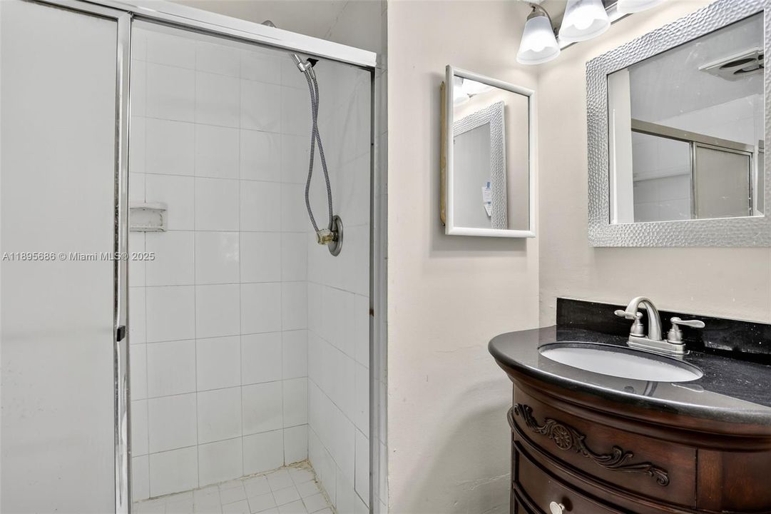 Active With Contract: $129,900 (2 beds, 2 baths, 920 Square Feet)