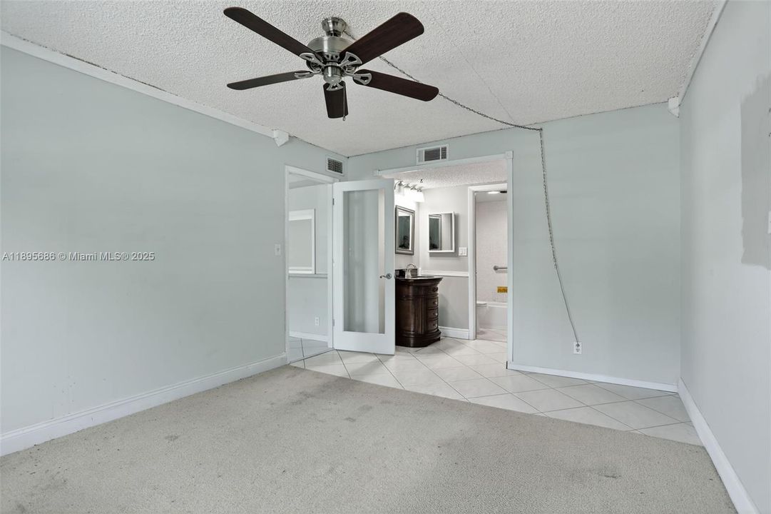 Active With Contract: $129,900 (2 beds, 2 baths, 920 Square Feet)