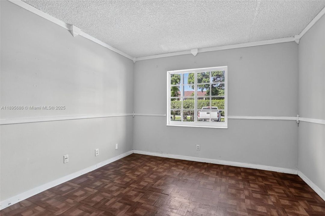 Active With Contract: $129,900 (2 beds, 2 baths, 920 Square Feet)