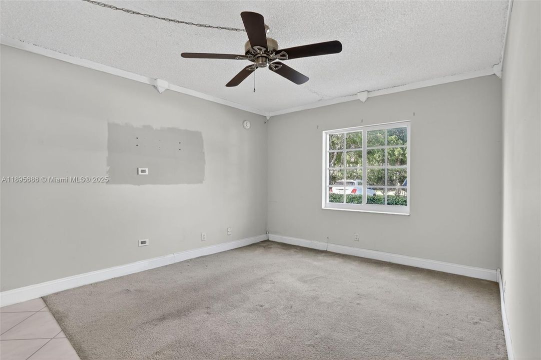 Active With Contract: $129,900 (2 beds, 2 baths, 920 Square Feet)