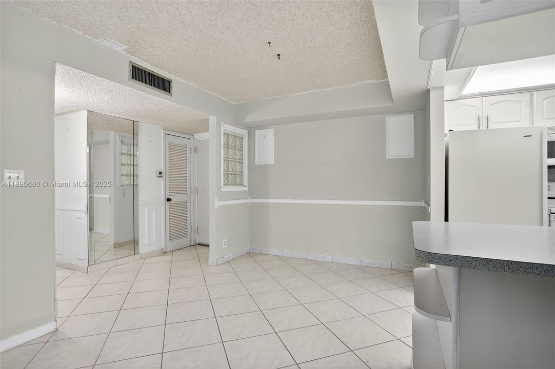 Active With Contract: $129,900 (2 beds, 2 baths, 920 Square Feet)