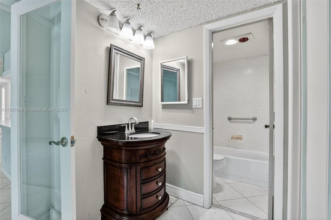 Active With Contract: $129,900 (2 beds, 2 baths, 920 Square Feet)