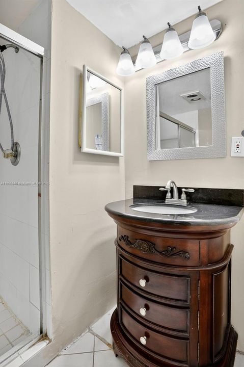 Active With Contract: $129,900 (2 beds, 2 baths, 920 Square Feet)