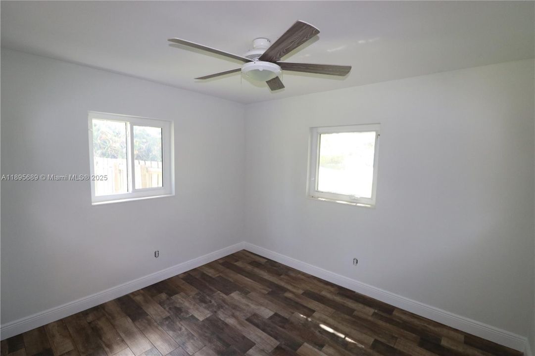 На продажу: $1,020,000 (4 спален, 2 ванн, 2001 Квадратных фут)