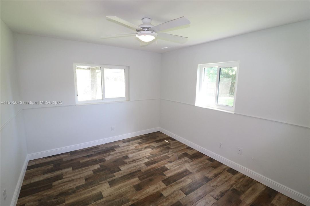 На продажу: $1,020,000 (4 спален, 2 ванн, 2001 Квадратных фут)