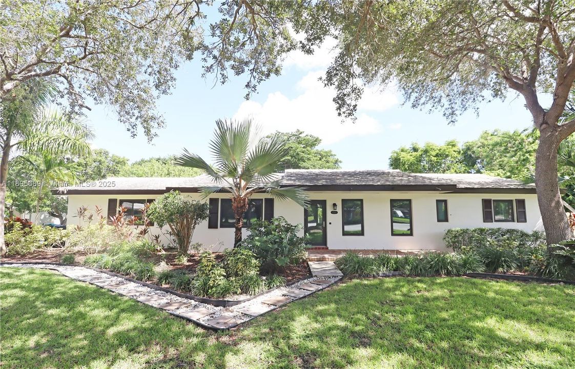 На продажу: $1,020,000 (4 спален, 2 ванн, 2001 Квадратных фут)