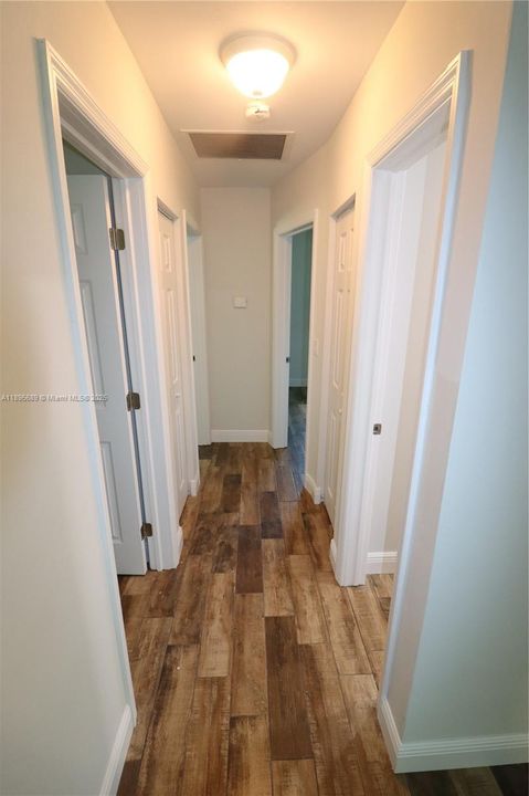 На продажу: $1,020,000 (4 спален, 2 ванн, 2001 Квадратных фут)