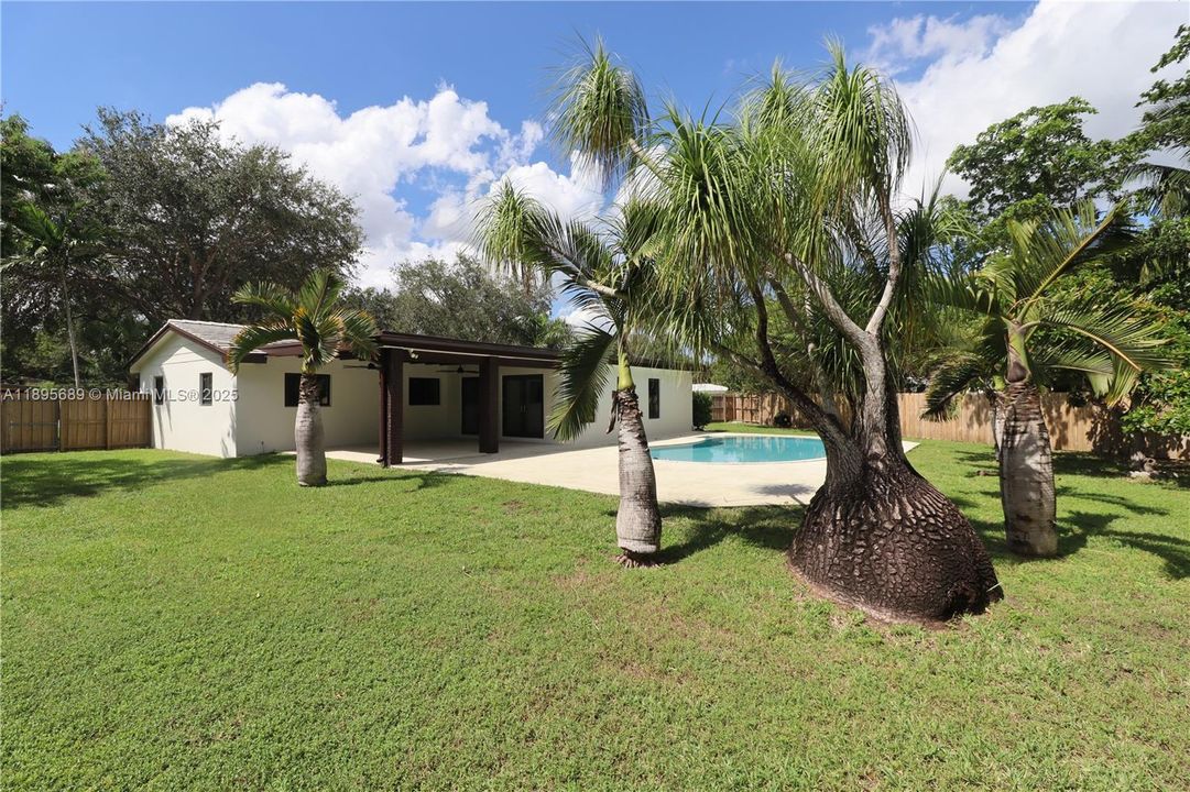 На продажу: $1,020,000 (4 спален, 2 ванн, 2001 Квадратных фут)