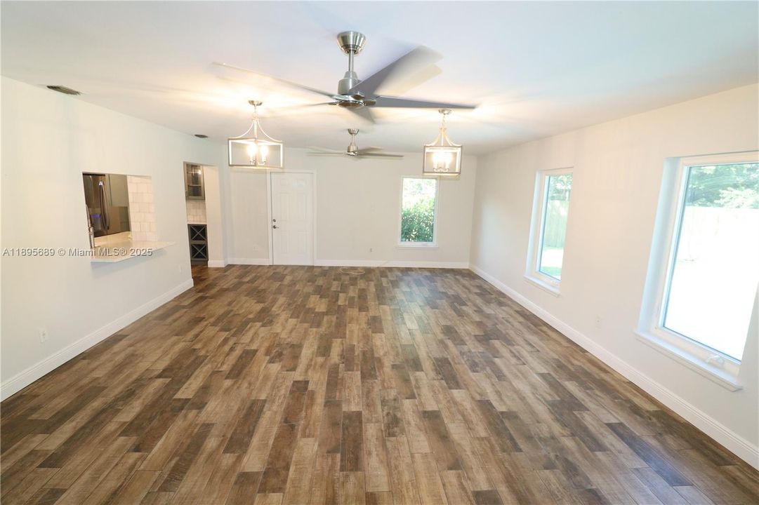 На продажу: $1,020,000 (4 спален, 2 ванн, 2001 Квадратных фут)