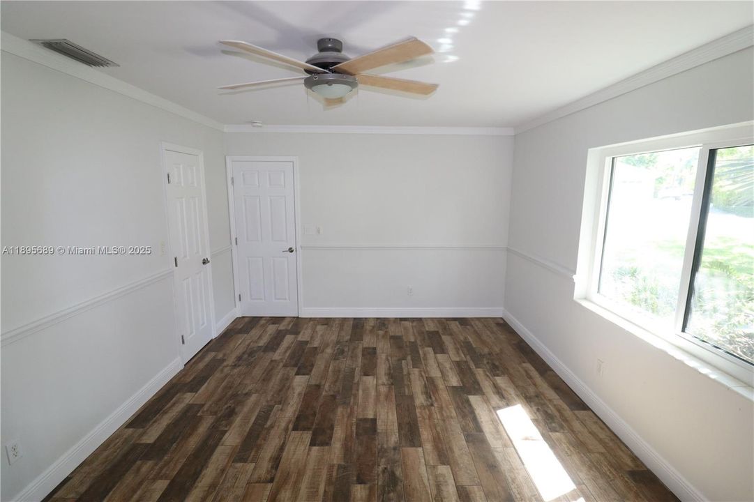 На продажу: $1,020,000 (4 спален, 2 ванн, 2001 Квадратных фут)