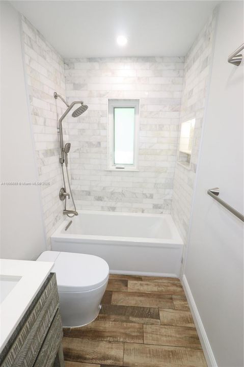 На продажу: $1,020,000 (4 спален, 2 ванн, 2001 Квадратных фут)