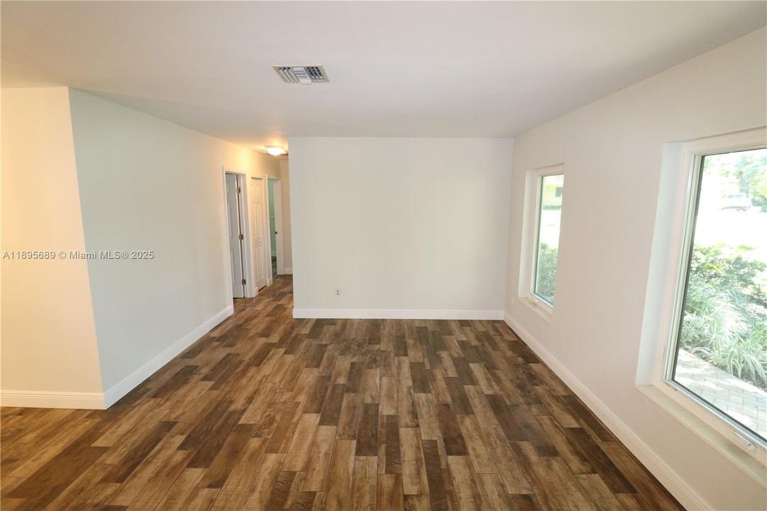 На продажу: $1,020,000 (4 спален, 2 ванн, 2001 Квадратных фут)