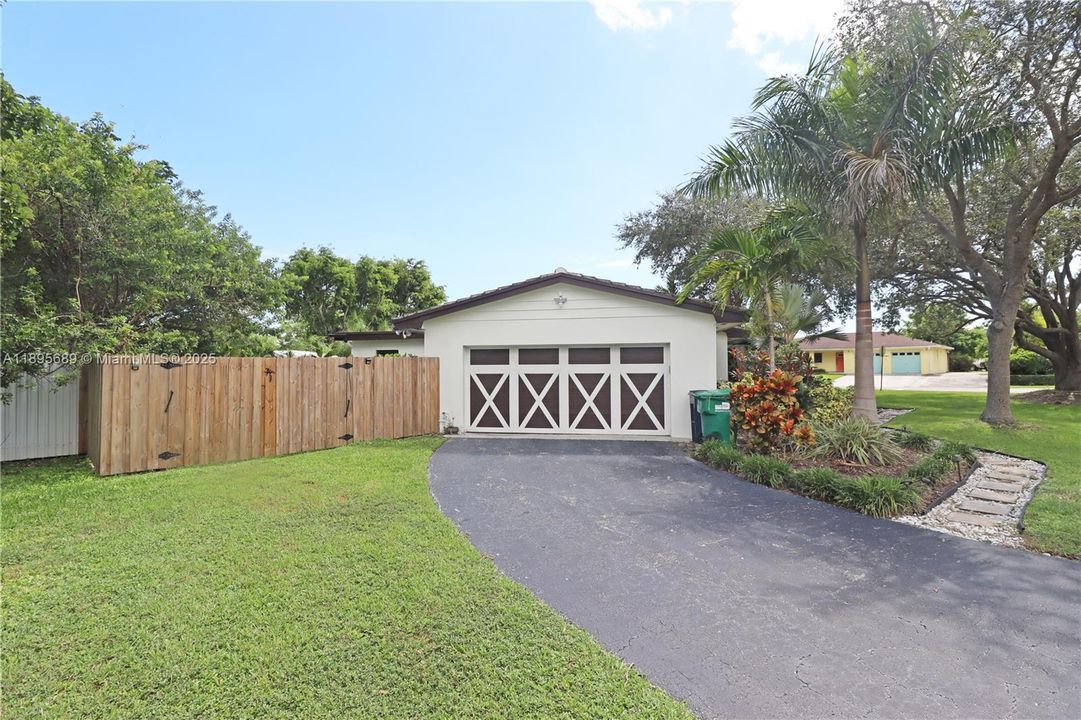 На продажу: $1,020,000 (4 спален, 2 ванн, 2001 Квадратных фут)