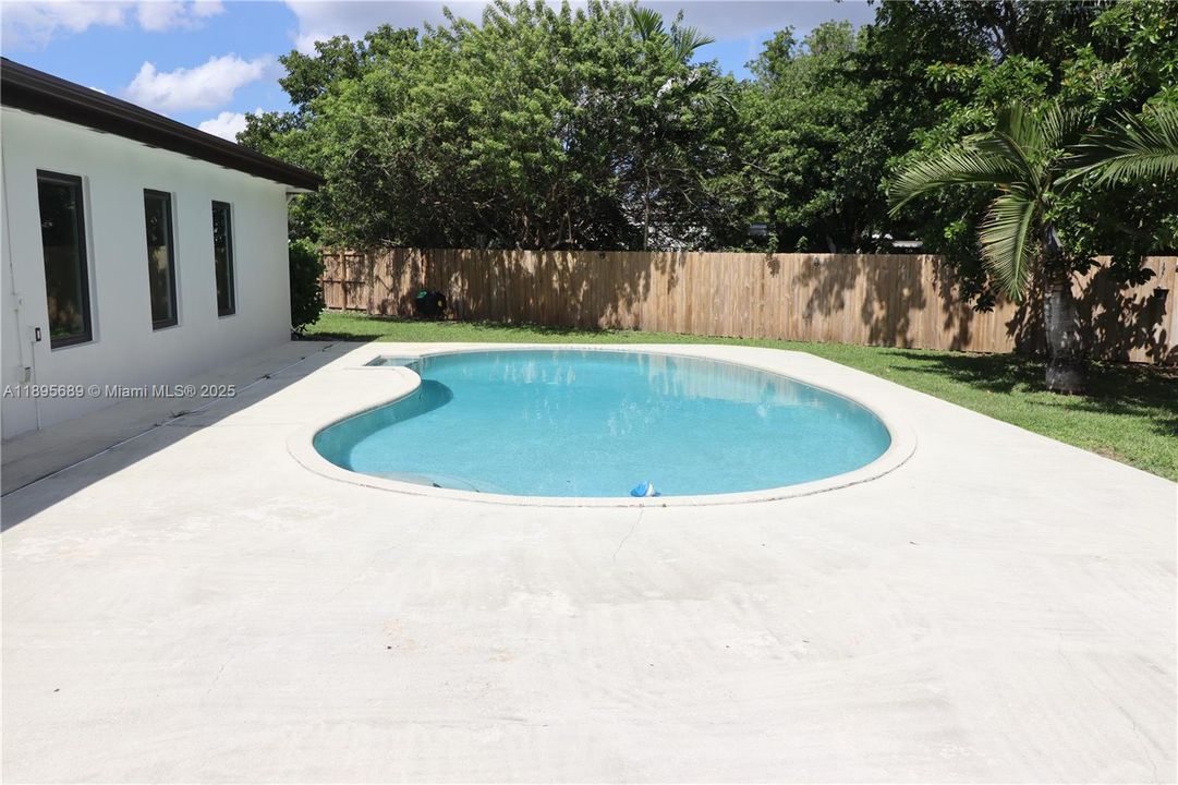 На продажу: $1,020,000 (4 спален, 2 ванн, 2001 Квадратных фут)