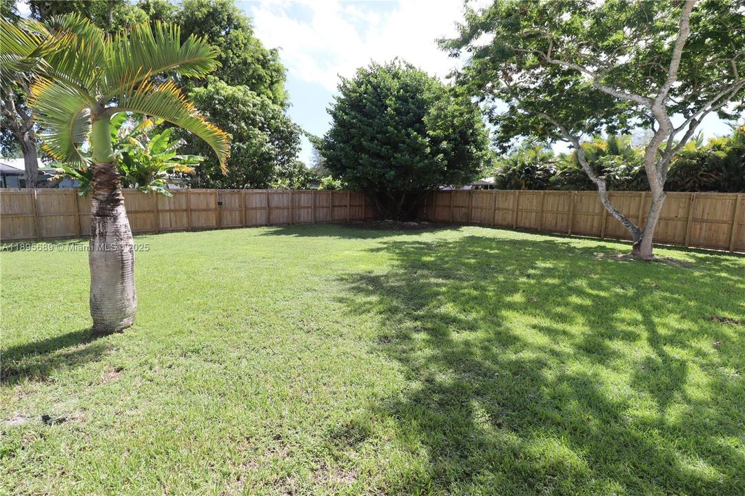 На продажу: $1,020,000 (4 спален, 2 ванн, 2001 Квадратных фут)