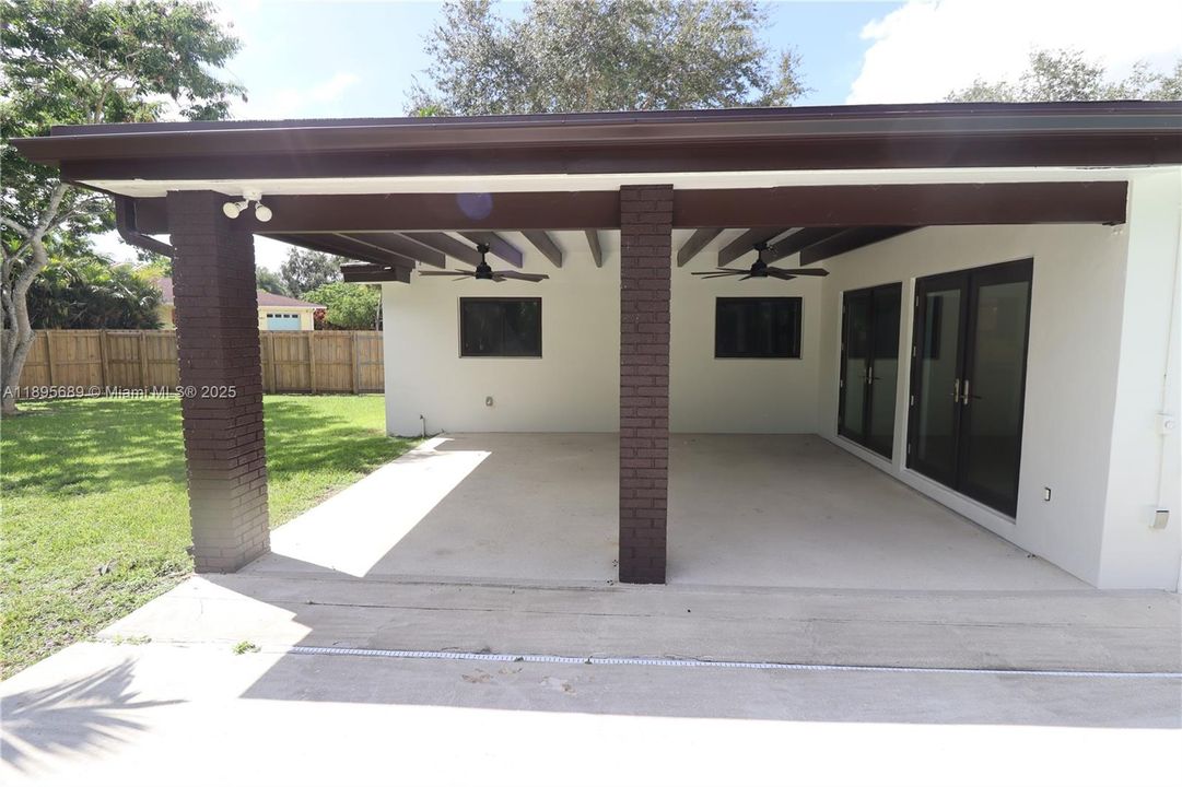 На продажу: $1,020,000 (4 спален, 2 ванн, 2001 Квадратных фут)