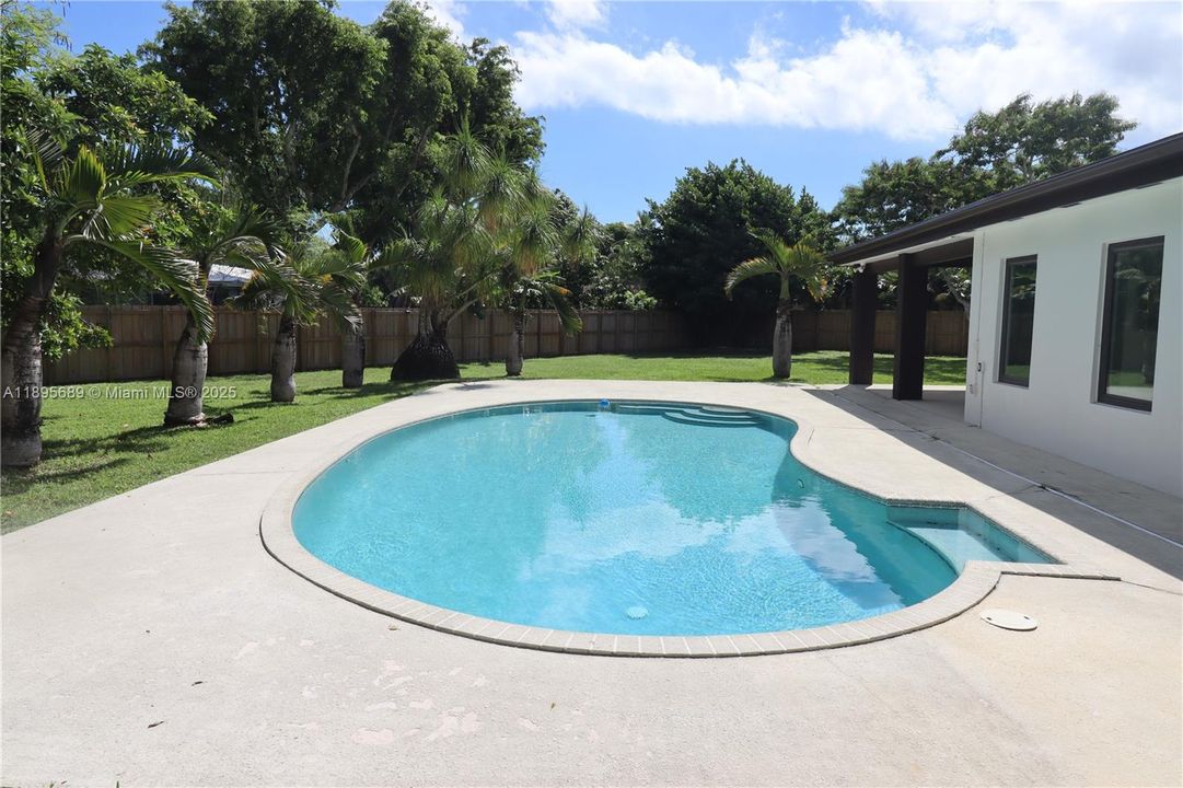 На продажу: $1,020,000 (4 спален, 2 ванн, 2001 Квадратных фут)