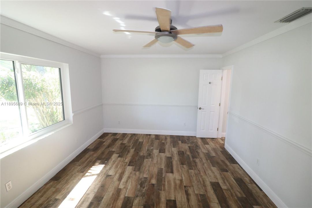 На продажу: $1,020,000 (4 спален, 2 ванн, 2001 Квадратных фут)