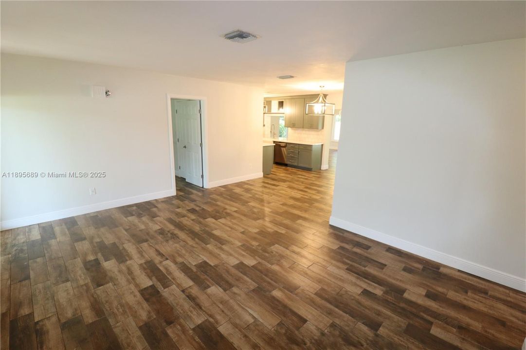 На продажу: $1,020,000 (4 спален, 2 ванн, 2001 Квадратных фут)