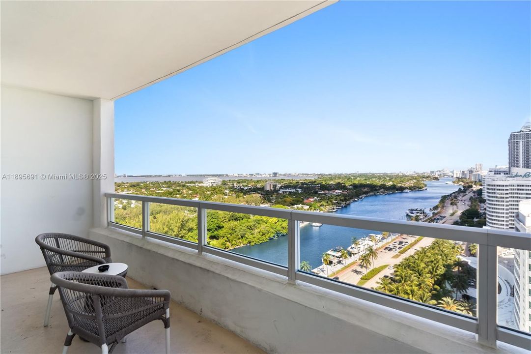 Active With Contract: $1,650,000 (1 beds, 2 baths, 1002 Square Feet)