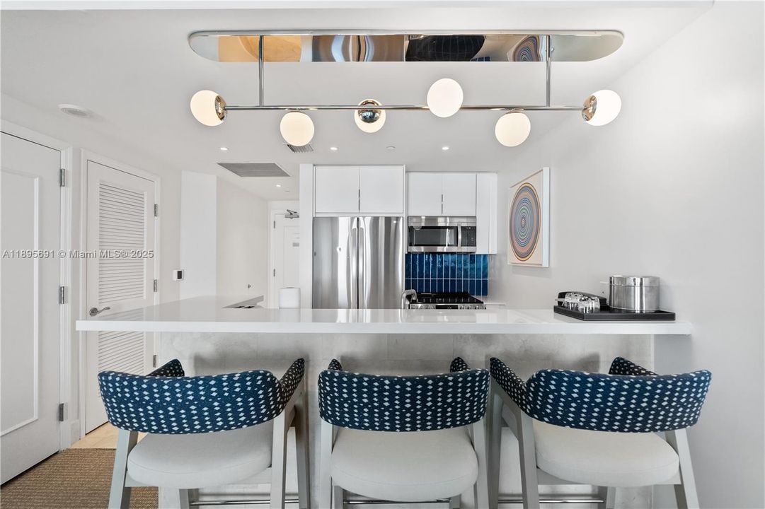 Active With Contract: $1,650,000 (1 beds, 2 baths, 1002 Square Feet)