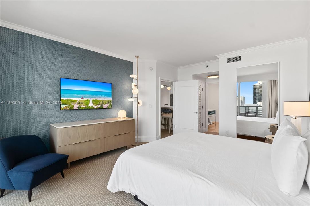 Active With Contract: $1,650,000 (1 beds, 2 baths, 1002 Square Feet)